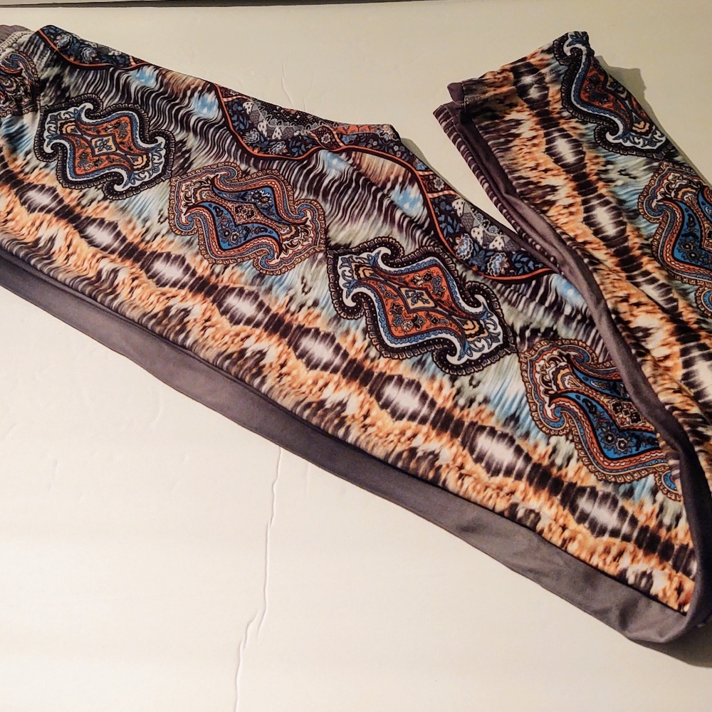 Gorgeous Print Legging/Solid Color Back one Size - Picture 3 of 3